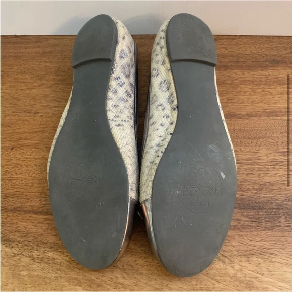 Tory Burch Verbena snakeskin silver ballet flats shoes- Size 8.5 - Picture 6 of 7
